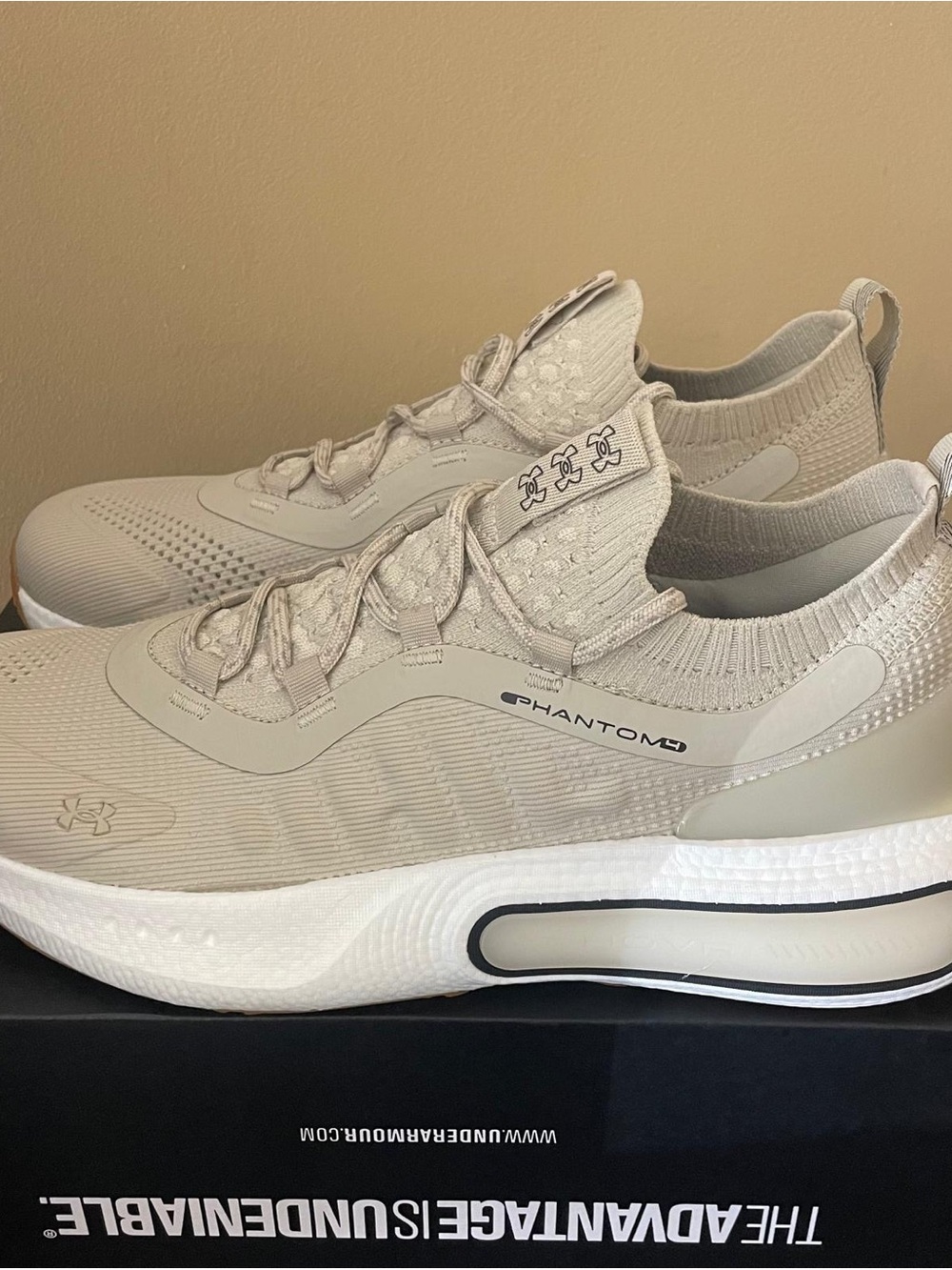 Under Armour UA Phantom 4
Mens Running Shoes Tan White 3027593-289 Size 10